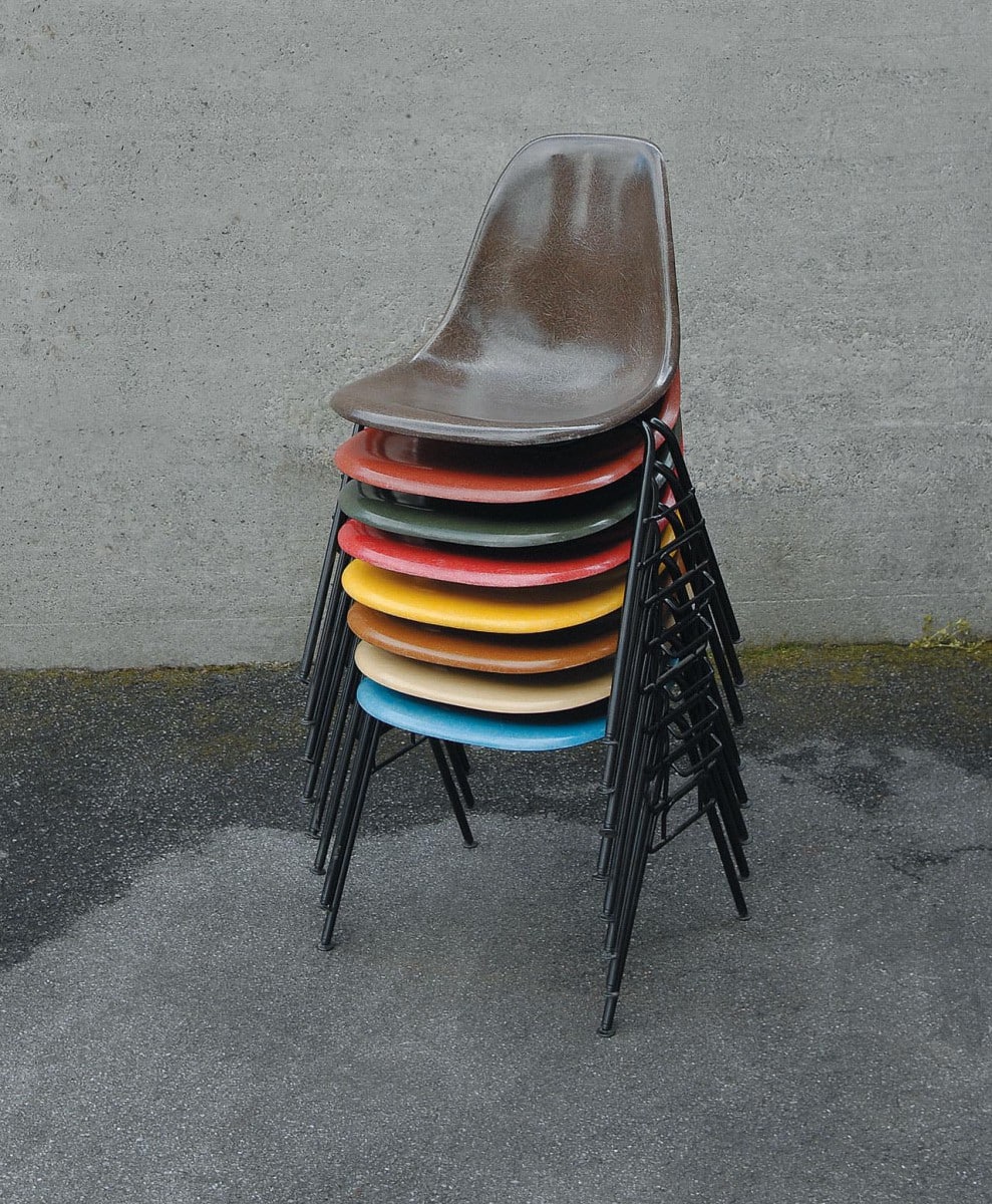 2-0001a-eames-sidechairs